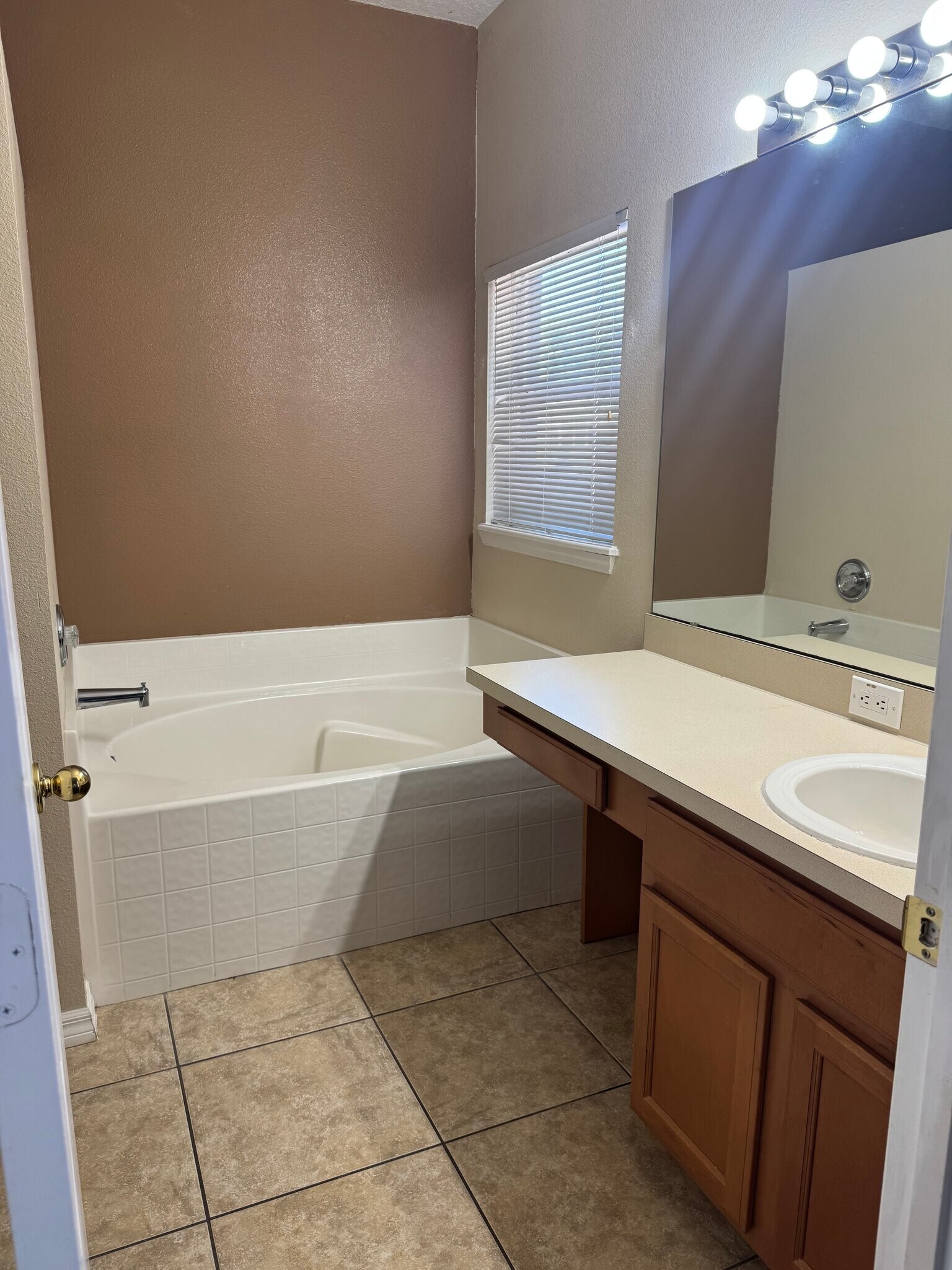 Building Photo - 273 Clydesdale Cir