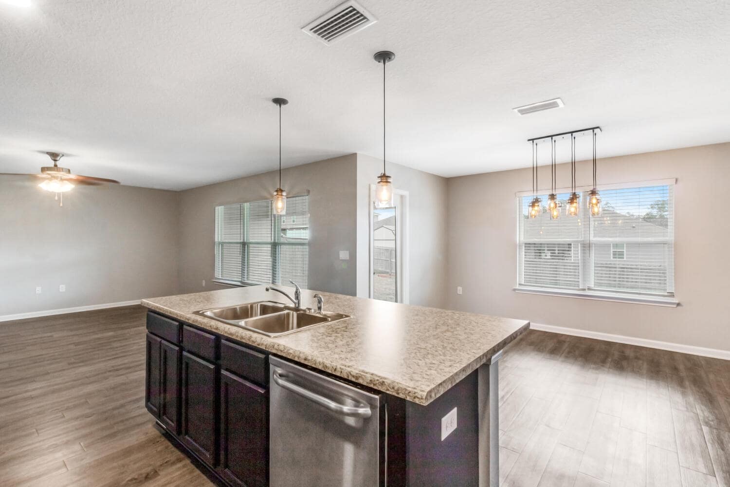 Kitchen - 4615 Plover Dr