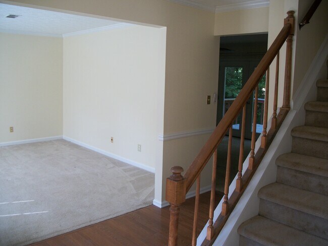 Building Photo - 5979 Eton Ct