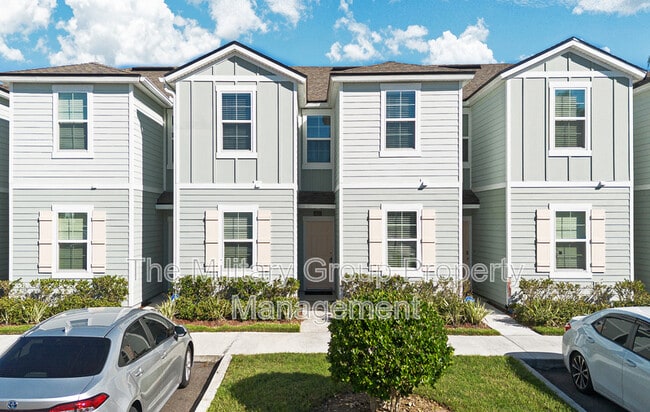 Building Photo - 425 Running Wds St