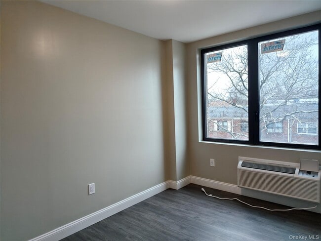 Building Photo - 163-07 72nd Ave