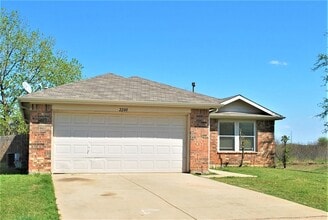 Building Photo - 2200 Lookout Ln