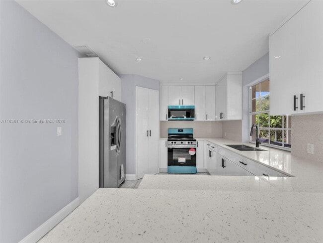 Building Photo - 6525 SW 18th St