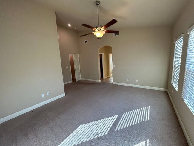 Building Photo - *** MOVE IN SPECIAL - $500.00 OFF FIRST MO...