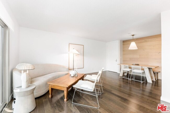 Building Photo - 141 S Clark Dr