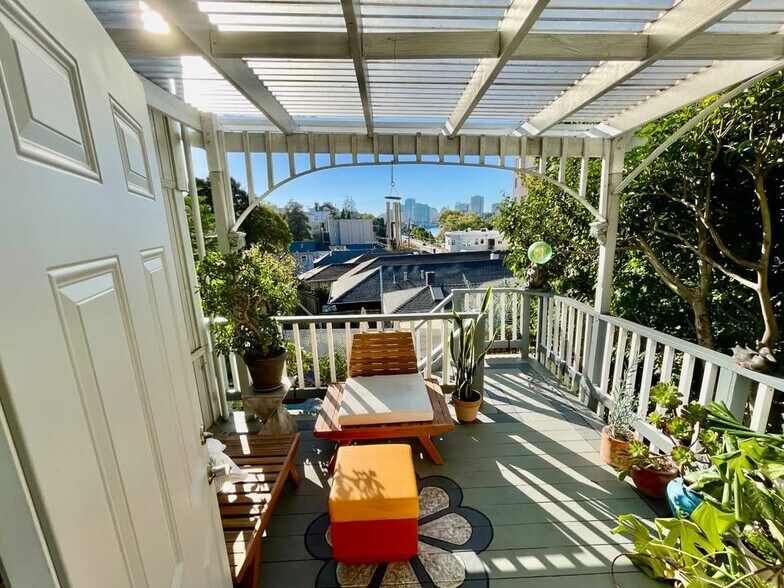 Building Photo - 475 Newton Ave