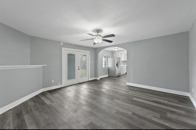 Building Photo - 405 Kelly Ln