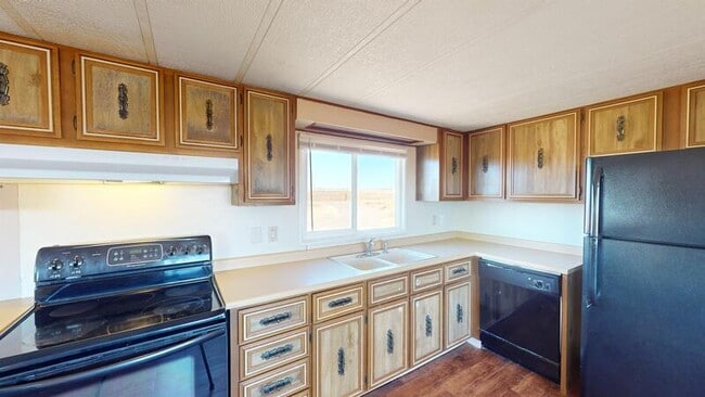 Building Photo - 9815 N Log Rd