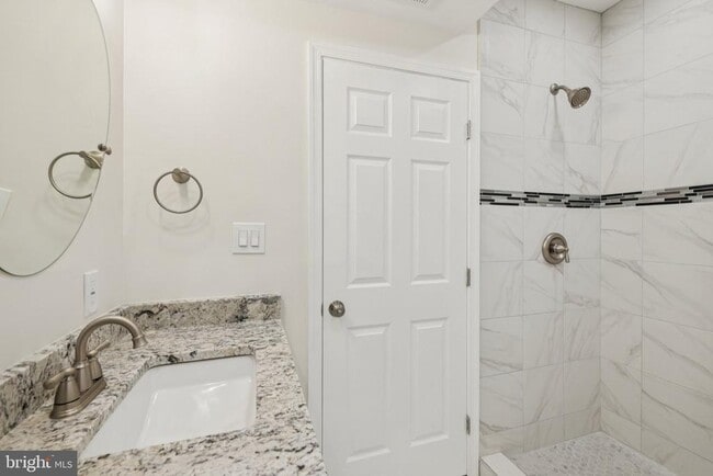 Building Photo - 729 Madison St NW