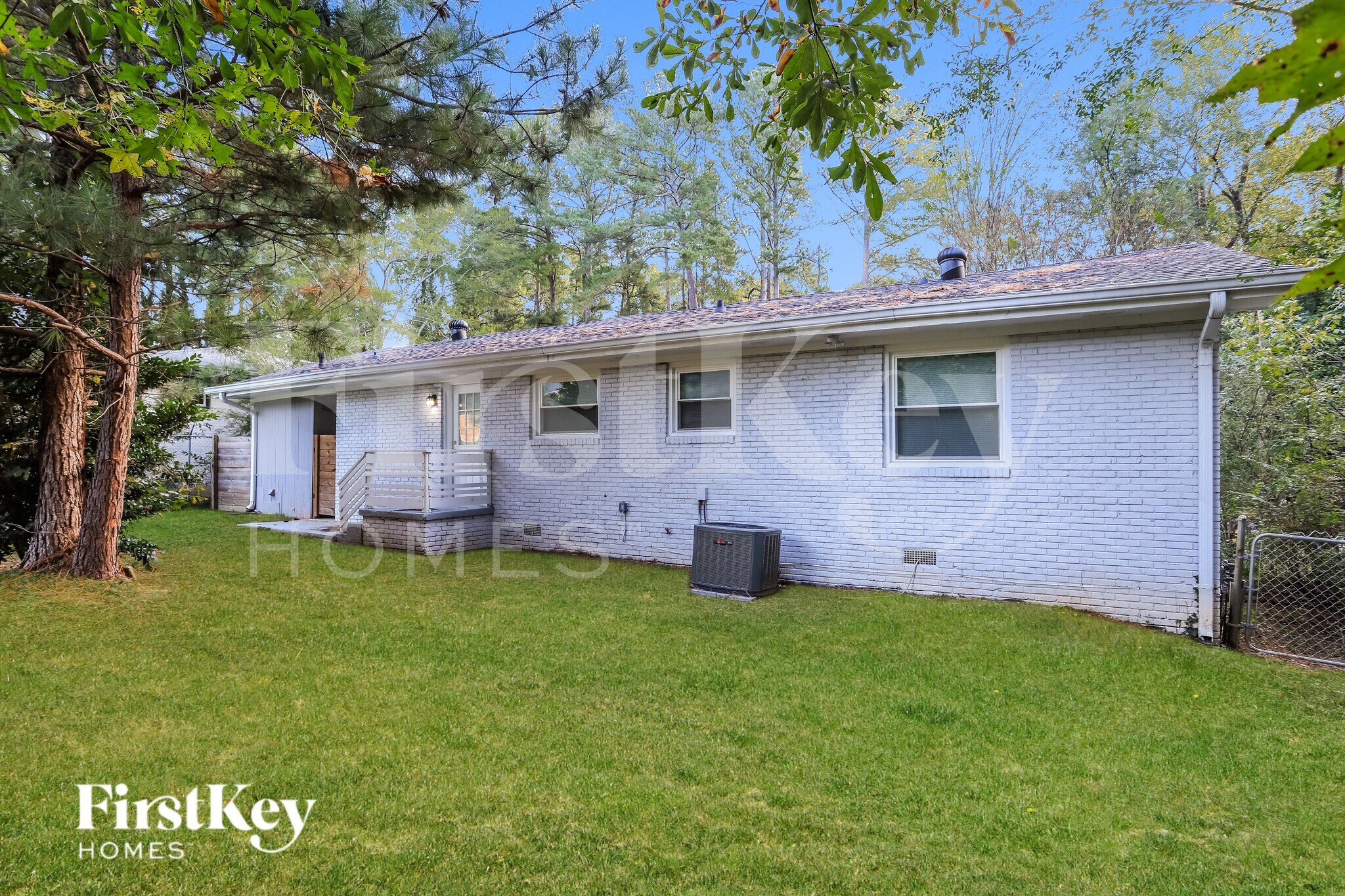Building Photo - 1855 Shamrock Dr