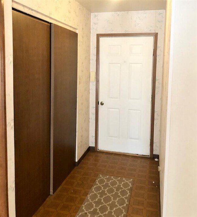 Building Photo - 112 Forestwood Dr