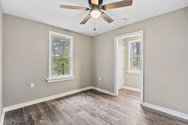 Building Photo - Recently Renovated 4 Bedroom Home in Swissvale - Available in March