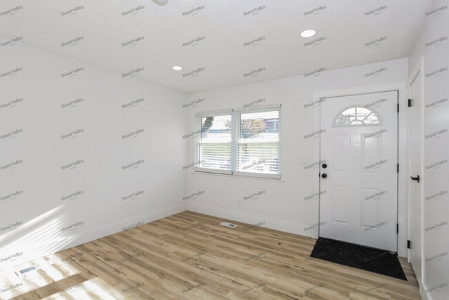 Building Photo - 2400 Mack Rd