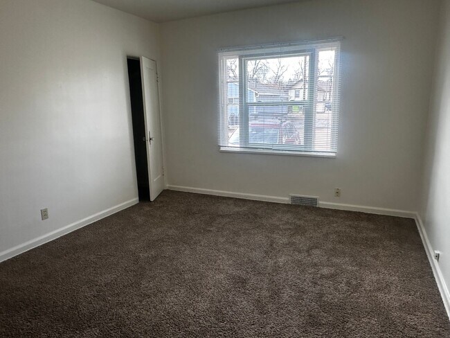 Building Photo - 1809 10th Ave