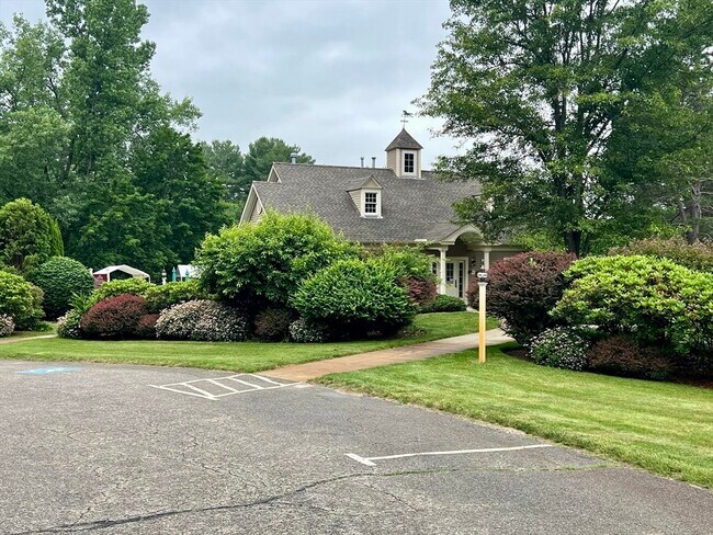 Building Photo - 8 Stonegate Ln
