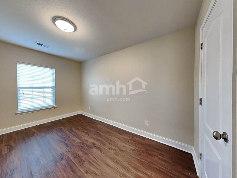 Building Photo - 147 Scottish Ave