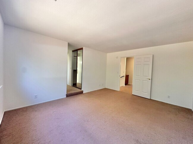 Building Photo - 768 Rose Dr