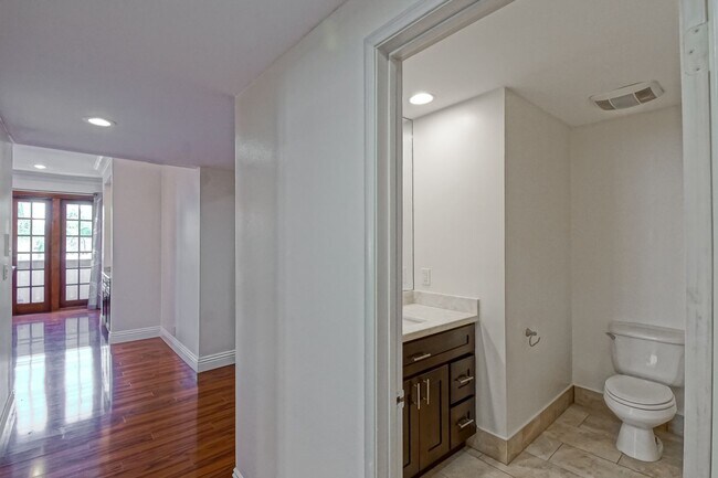 Building Photo - NICELY REMODELED, 2BR2.5BA, 1700 SQ FT CON...