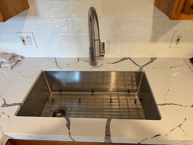 Building Photo - 1440 Old Topanga Canyon Rd