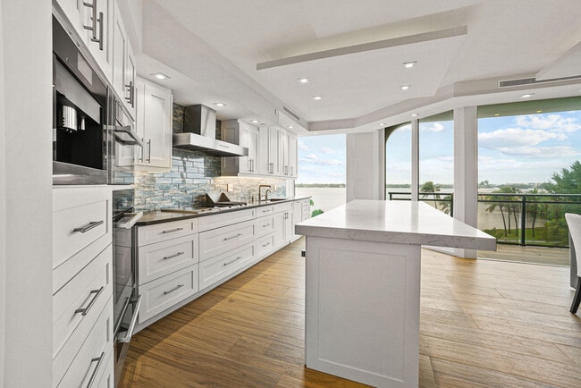 Building Photo - 3100 S Ocean Blvd