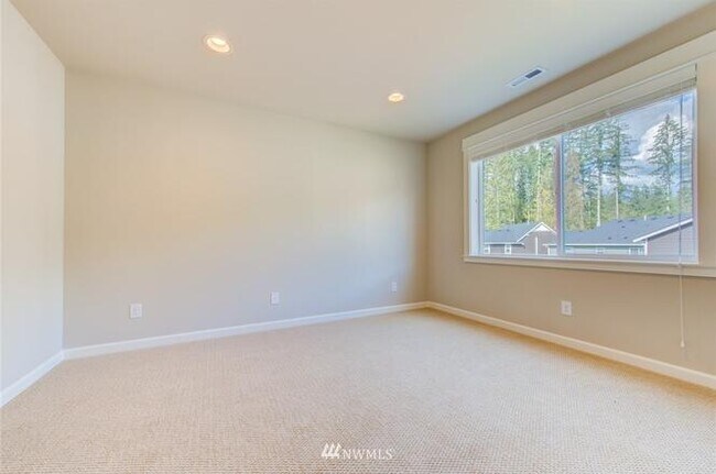 Building Photo - 1512 246th Ave NE