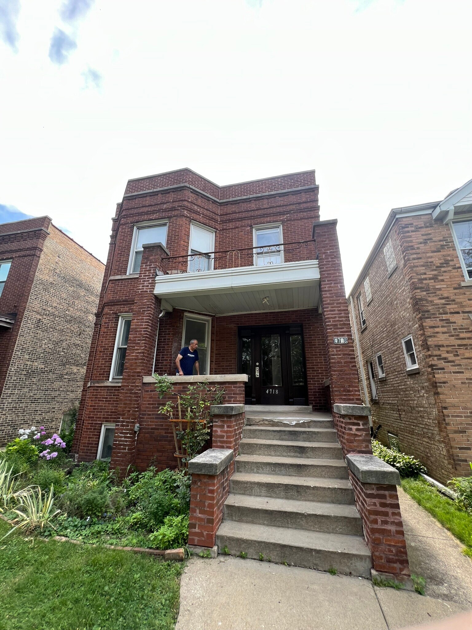 Building Photo - 4718 N Laramie Ave