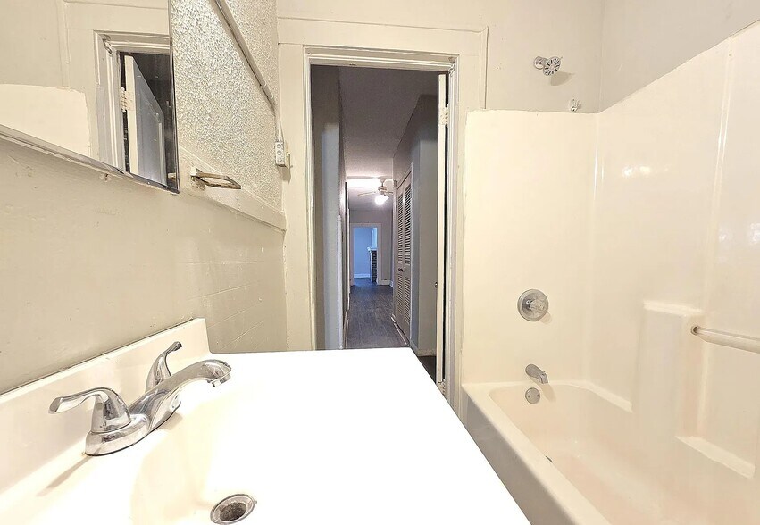 Primary Photo - 2483 Beech Ave