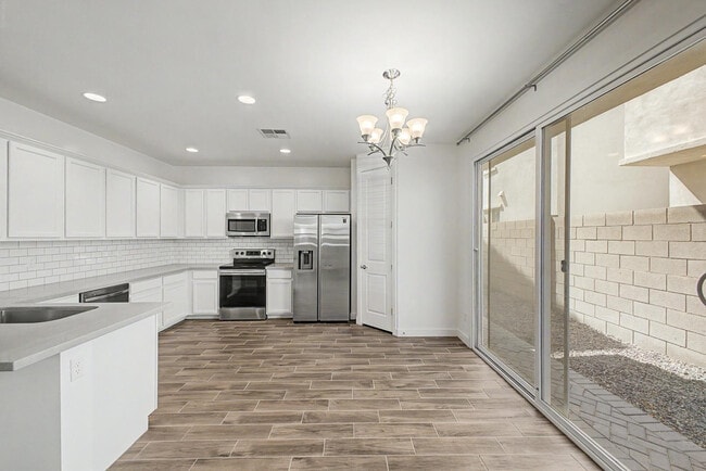 Building Photo - 5512 S Dillon Cir
