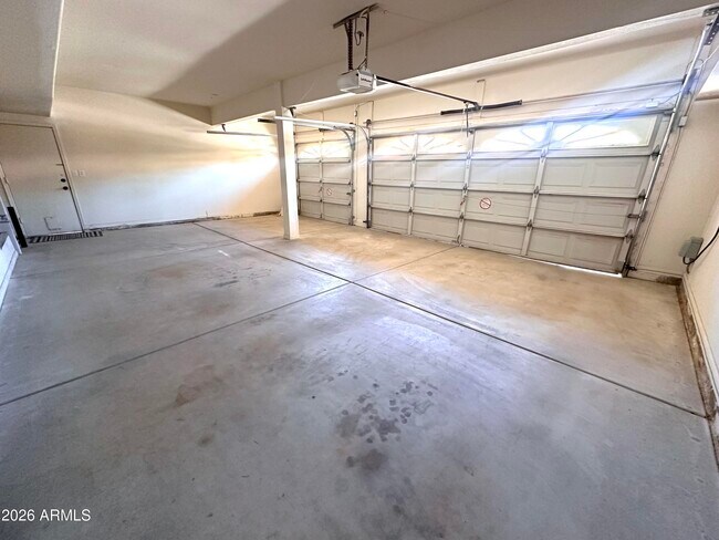 Building Photo - 1601 E Glenhaven Dr