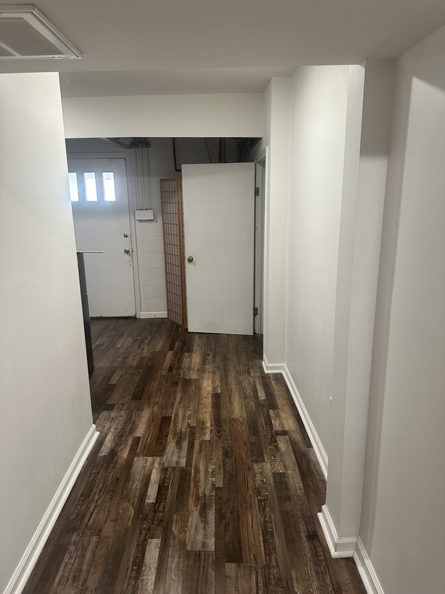 Building Photo - 1102 Hermitage Dr