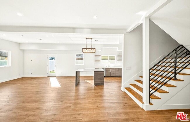 Building Photo - 5641 Riverton Ave