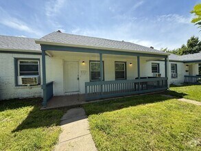 Building Photo - $775 - 2 bed 2 bath - Duplex