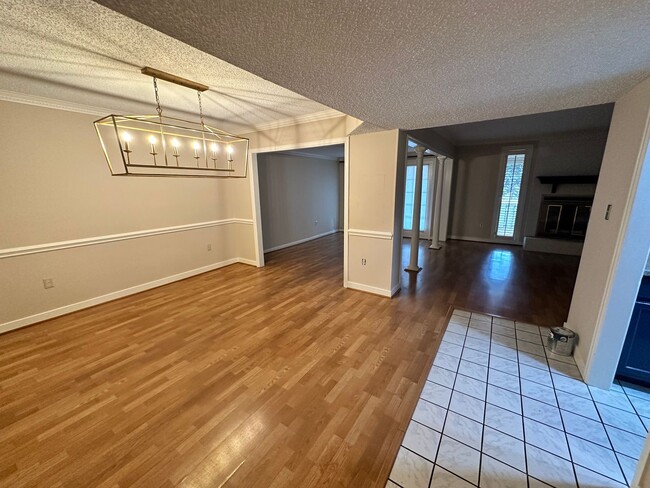 Building Photo - Spacious 4 Bedroom, 3.5 Bathroom Townhome ...