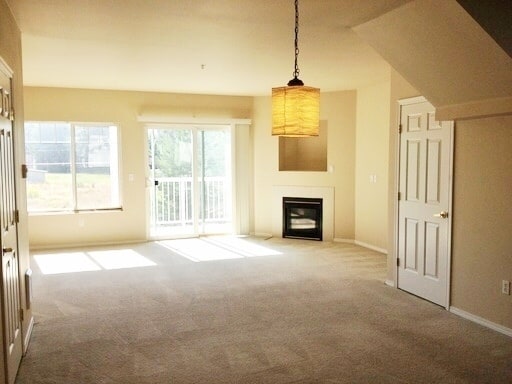 Building Photo - 3 Bedroom Town Home in Emerald Pointe