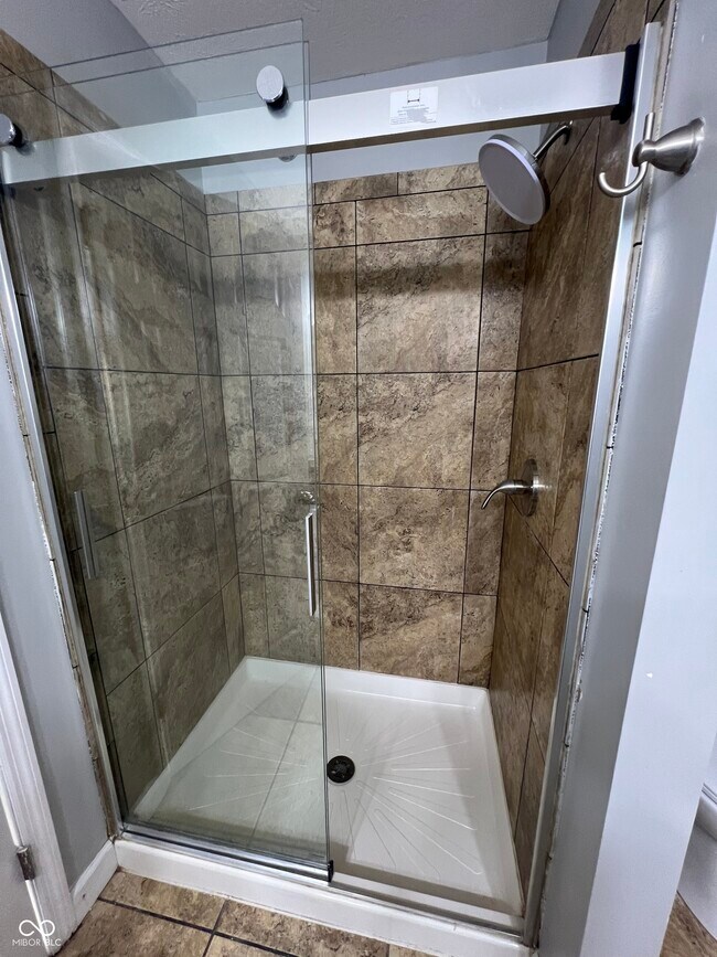 Building Photo - 5343 S Linwood Ave