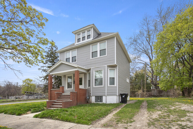 Building Photo - 2909 Fischer St