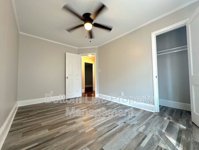 Building Photo - 1100 Moretz Ave