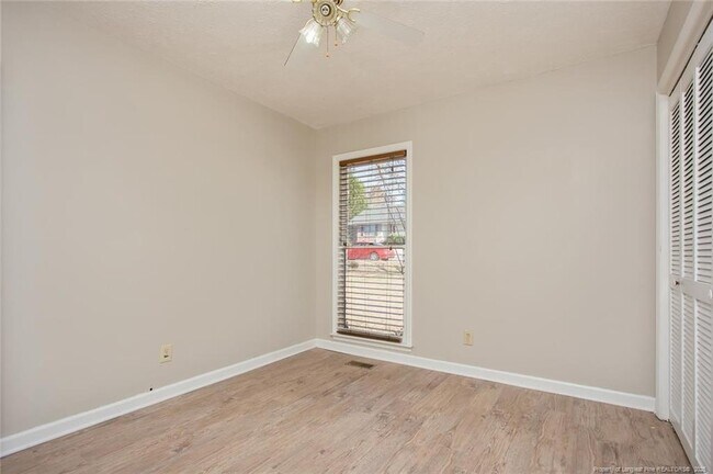 Building Photo - 7462 Fairpoint Rd