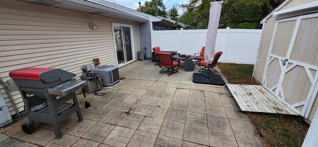 Building Photo - 539 Thorndale Dr