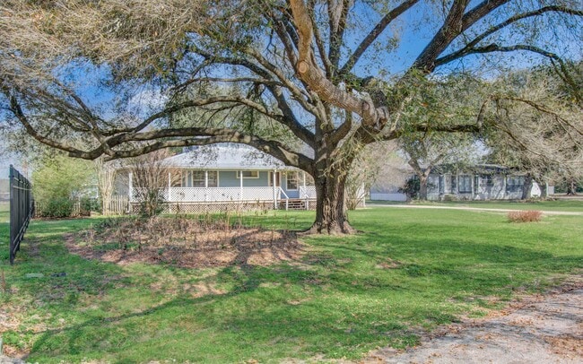 Building Photo - 15510 Cypress Garden Dr