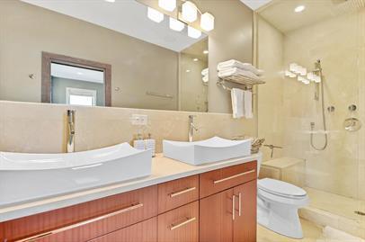Building Photo - Rare Oversized Fully Furnished 3 Bed / 2.5 Bath 2,800+ SF Duplex with Private 1,000 SF Roof Deck ...