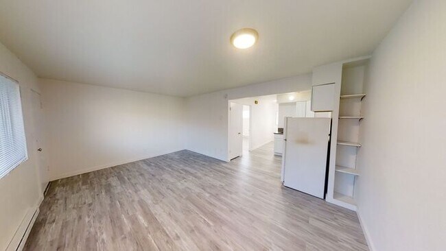 Building Photo - Open-House 6/6 and 6/7 2:30 to 3:30! Call ...