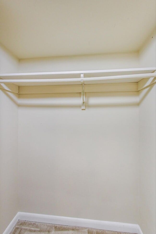 Building Photo - COMING SOON - Updated 3+2.5 End Unit w/ 2 PARKING SPACES