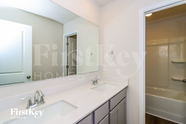 Building Photo - 206 Brentwood Dr