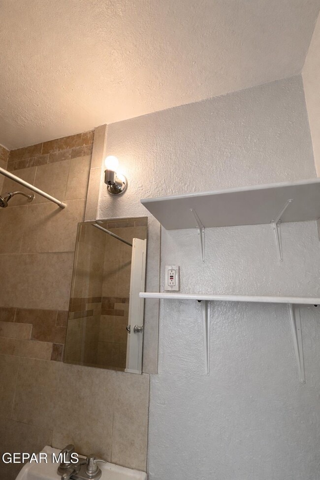 Building Photo - 1114 N El Paso St