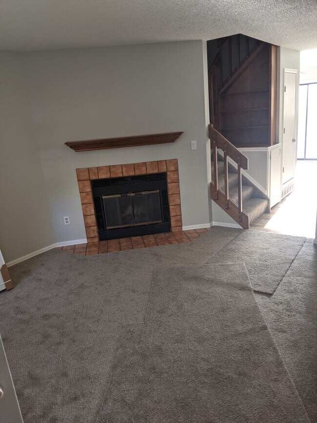 Building Photo - 7949 Lexington Park Dr