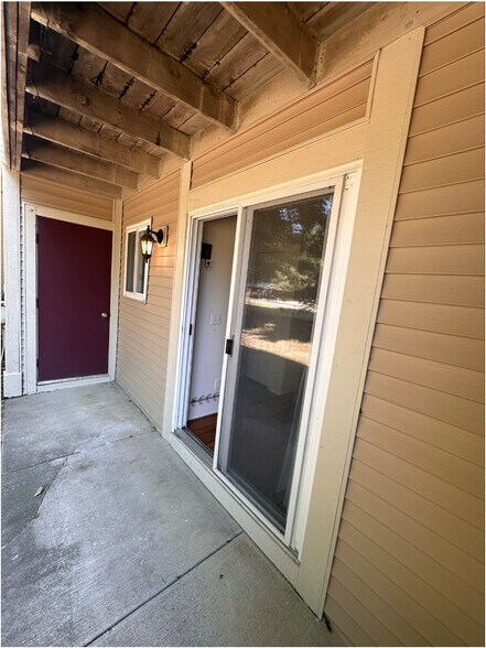 Building Photo - 1642 Emerson Cir