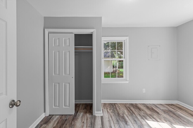 Building Photo - 109 Rodeo Ln