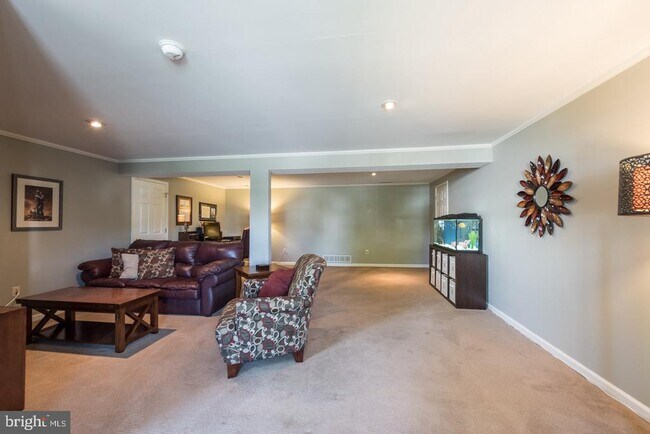 Building Photo - 19 Patriot Ct