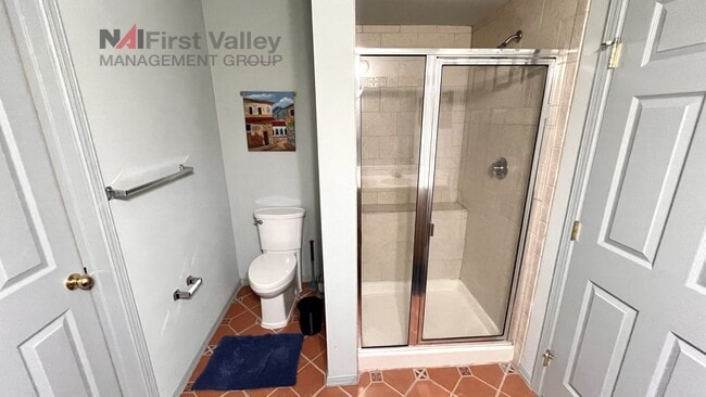 Building Photo - 2 Bedrooms, 2 Baths and a Single Car Garage